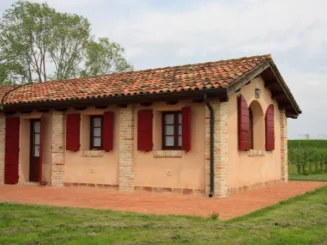 Finca rústica rodeada de naturaleza en rerepresentación de cómo registrar una finca rústica
