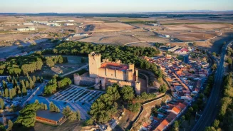 Imagen aérea de pueblos cerca de zaragoza para vivir